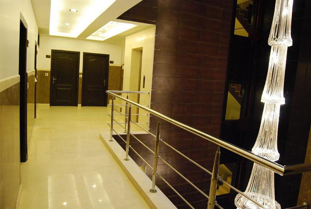 Hotel New Walnut Castle Paharganj Interior photo
